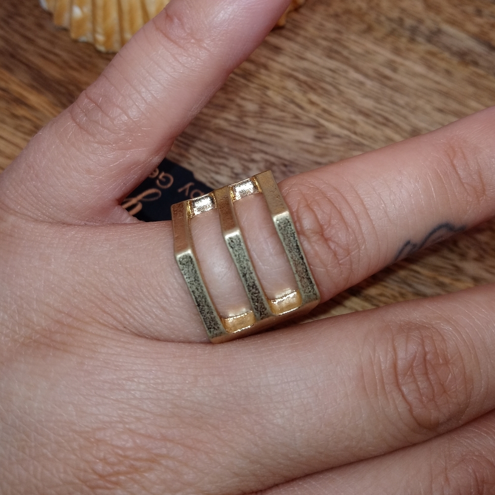 Ring - Picture 2 of 2